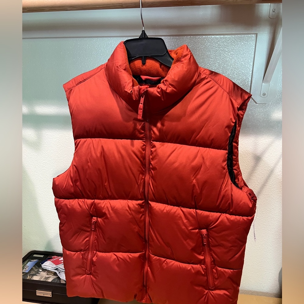 Old Navy Men’s Puffer Vest